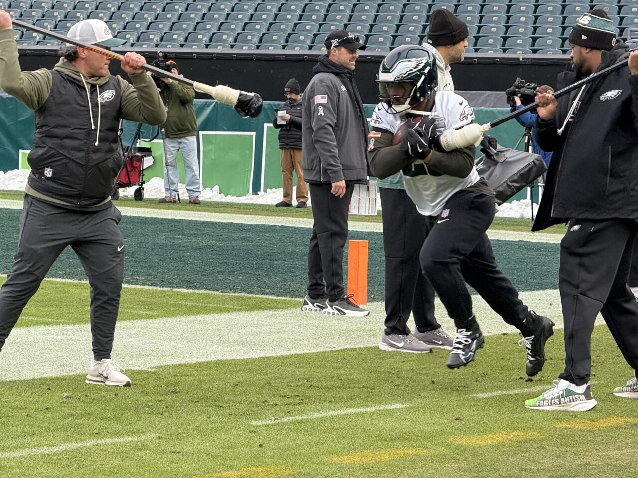 dicecco eagles practice at linc week 16 2025