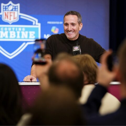 Howie Does It
